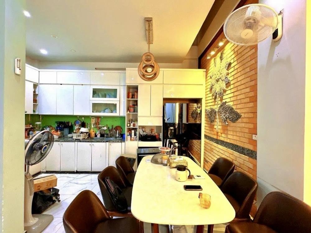 Siêu phẩm phân lô Hoàng Cầu - 48m² - Gara Ô Tô - Giá 16.9 tỷ