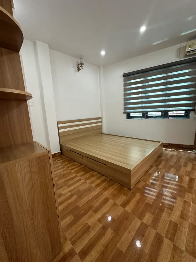 NHÀ NGUYÊN VĂN LINH KINH DOANH - Ô TÔ ĐỖ CỬA 32m2 X4 tầng 7.2 tỷ có thương lượng