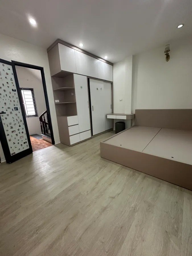 NHÀ NGUYÊN VĂN LINH KINH DOANH - Ô TÔ ĐỖ CỬA 32m2 X4 tầng 7.2 tỷ có thương lượng