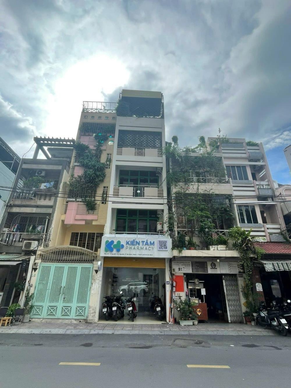 Bán Nhà Mặt Tiền Quận 1 - 5 Tầng, Thang Máy, 2 Mặt Tiền Nguyễn Văn Nguyễn - Lợi Nhuận Cao