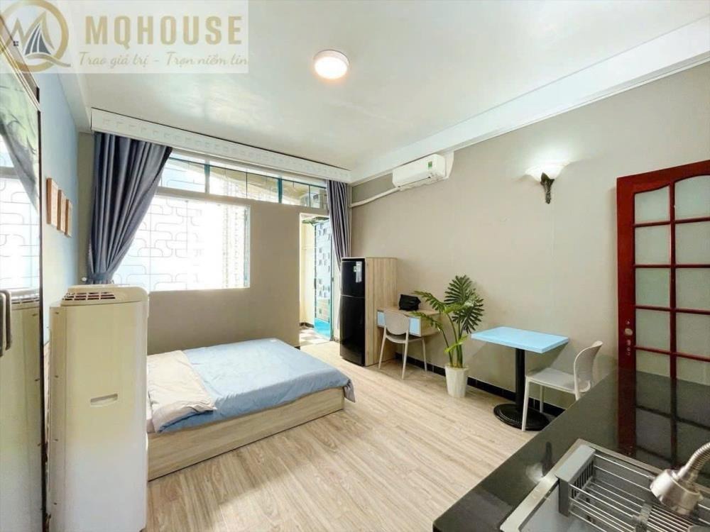 Bán Nhà Mặt Tiền Quận 1 - 5 Tầng, Thang Máy, 2 Mặt Tiền Nguyễn Văn Nguyễn - Lợi Nhuận Cao