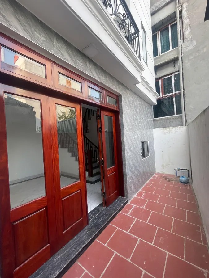 NHÀ MỚI ĐẸP Ở LUÔN  Nguyễn Văn Linh 32m2 X 5 tầng 5.5 tỷ Long Biên Hà Nội