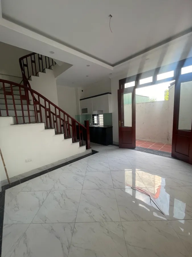 NHÀ MỚI ĐẸP Ở LUÔN  Nguyễn Văn Linh 32m2 X 5 tầng 5.5 tỷ Long Biên Hà Nội