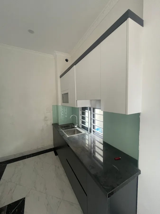 NHÀ MỚI ĐẸP Ở LUÔN  Nguyễn Văn Linh 32m2 X 5 tầng 5.5 tỷ Long Biên Hà Nội