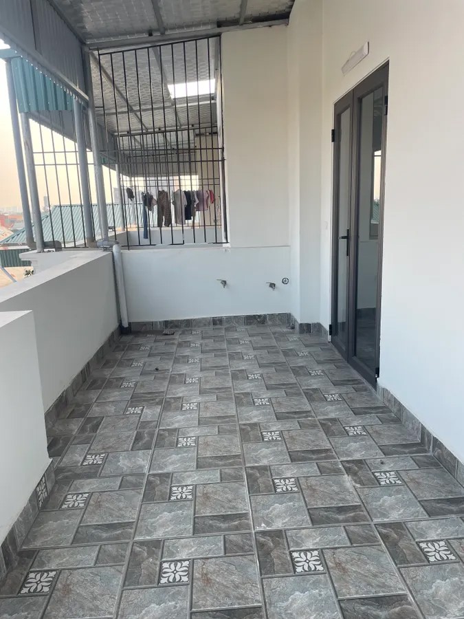 NHÀ MỚI ĐẸP Ở LUÔN  Nguyễn Văn Linh 32m2 X 5 tầng 5.5 tỷ Long Biên Hà Nội