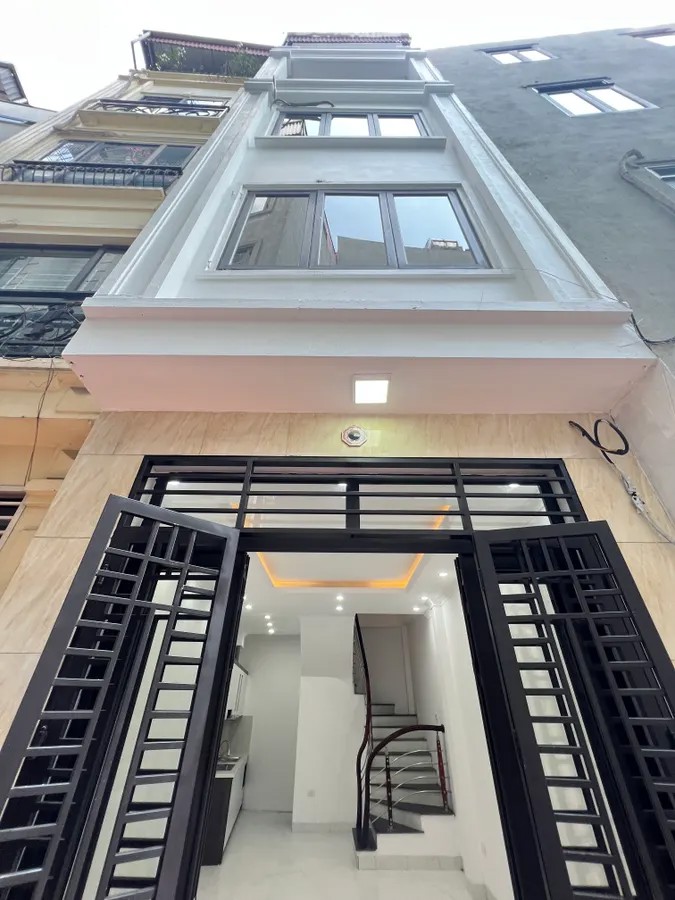 Bán nhà riêng Gia Quất 35m2 X 5 tầng 6.1 tỷ Long Biên Hà Nội