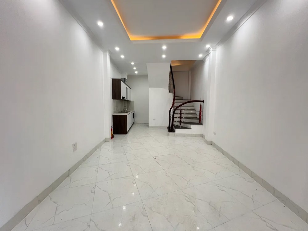 Bán nhà riêng Gia Quất 35m2 X 5 tầng 6.1 tỷ Long Biên Hà Nội