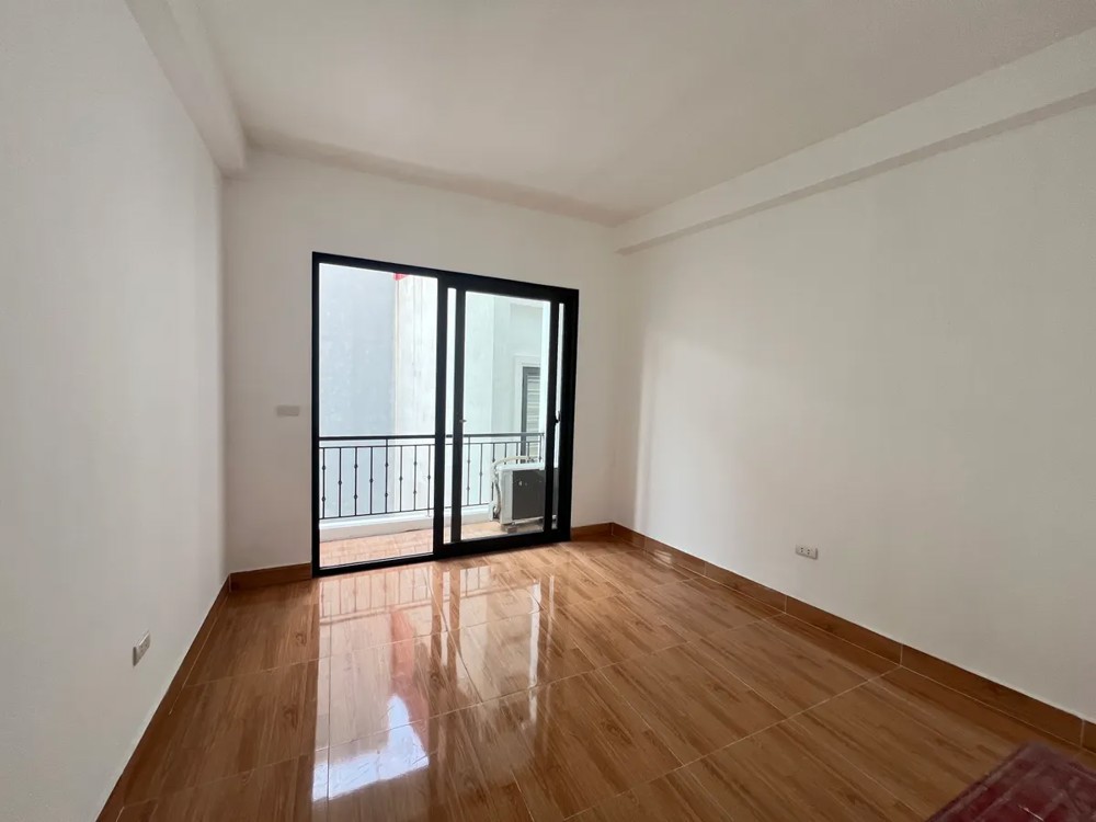Bán nhà riêng Gia Quất 35m2 X 5 tầng 6.1 tỷ Long Biên Hà Nội
