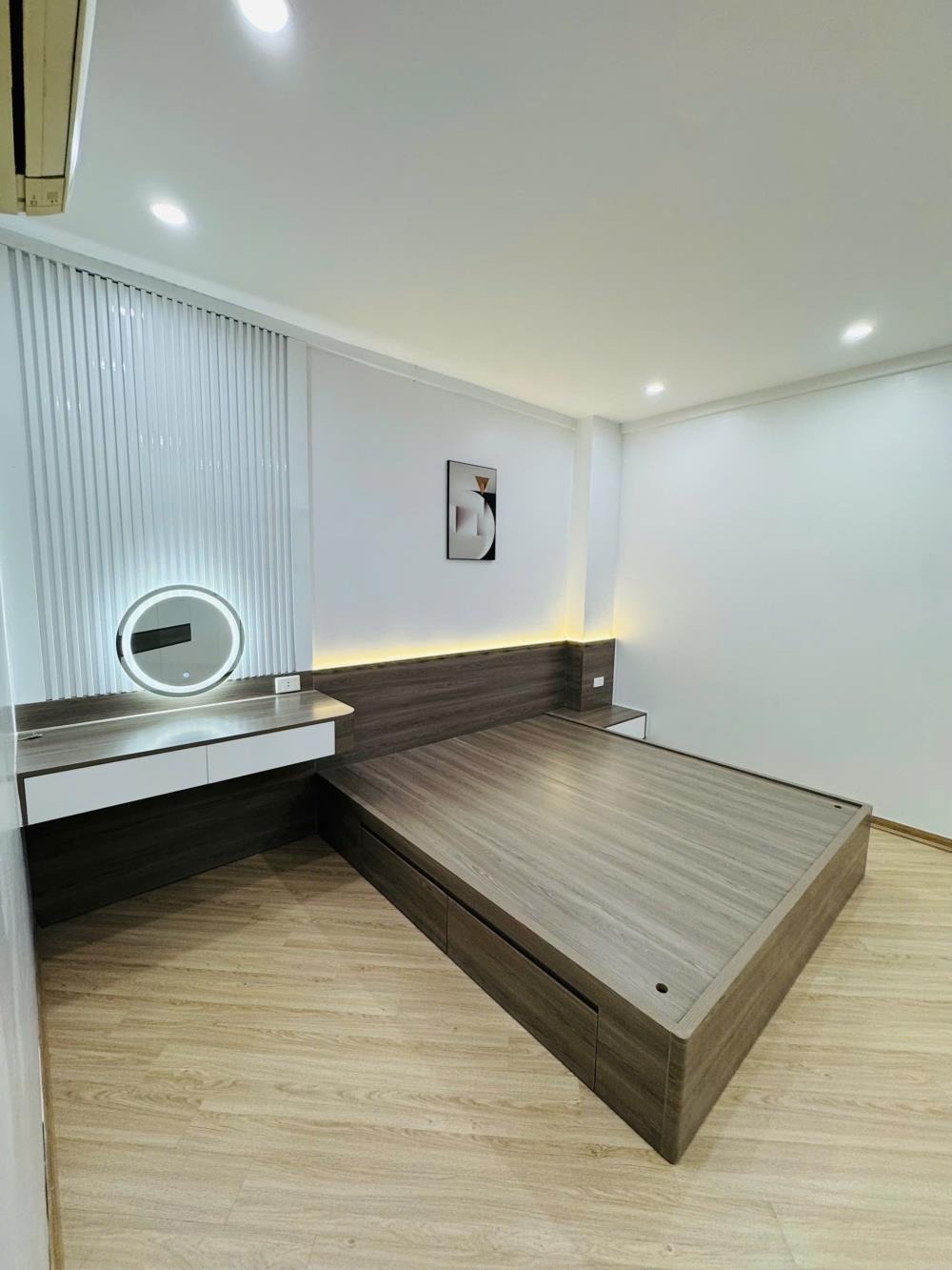 Bán Căn Hộ 3PN Linh Đàm - View Đẹp, Nội Thất Full, Hỗ Trợ Bank 80%