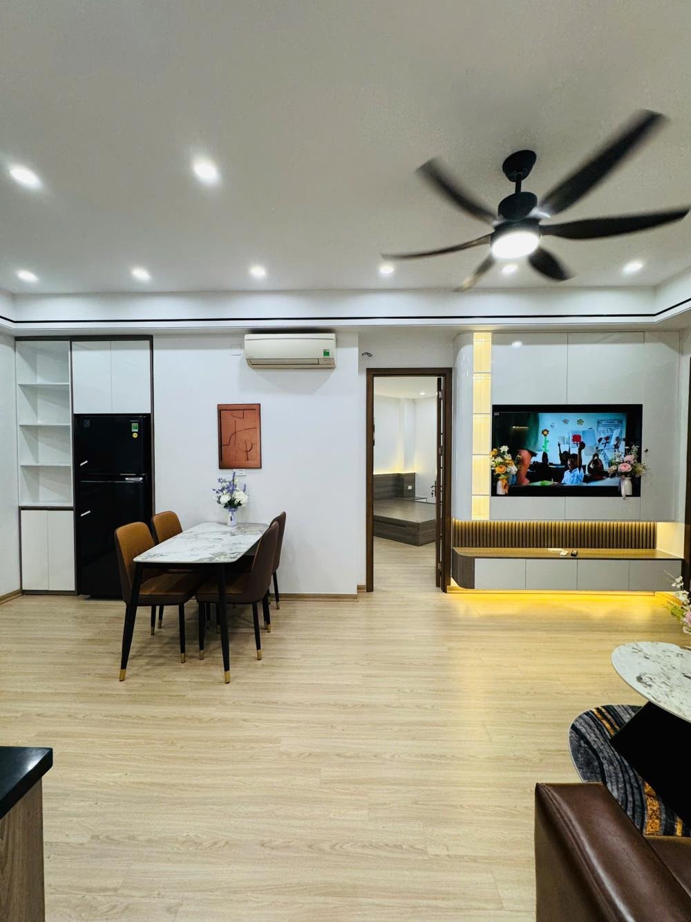 Bán Căn Hộ 3PN Linh Đàm - View Đẹp, Nội Thất Full, Hỗ Trợ Bank 80%