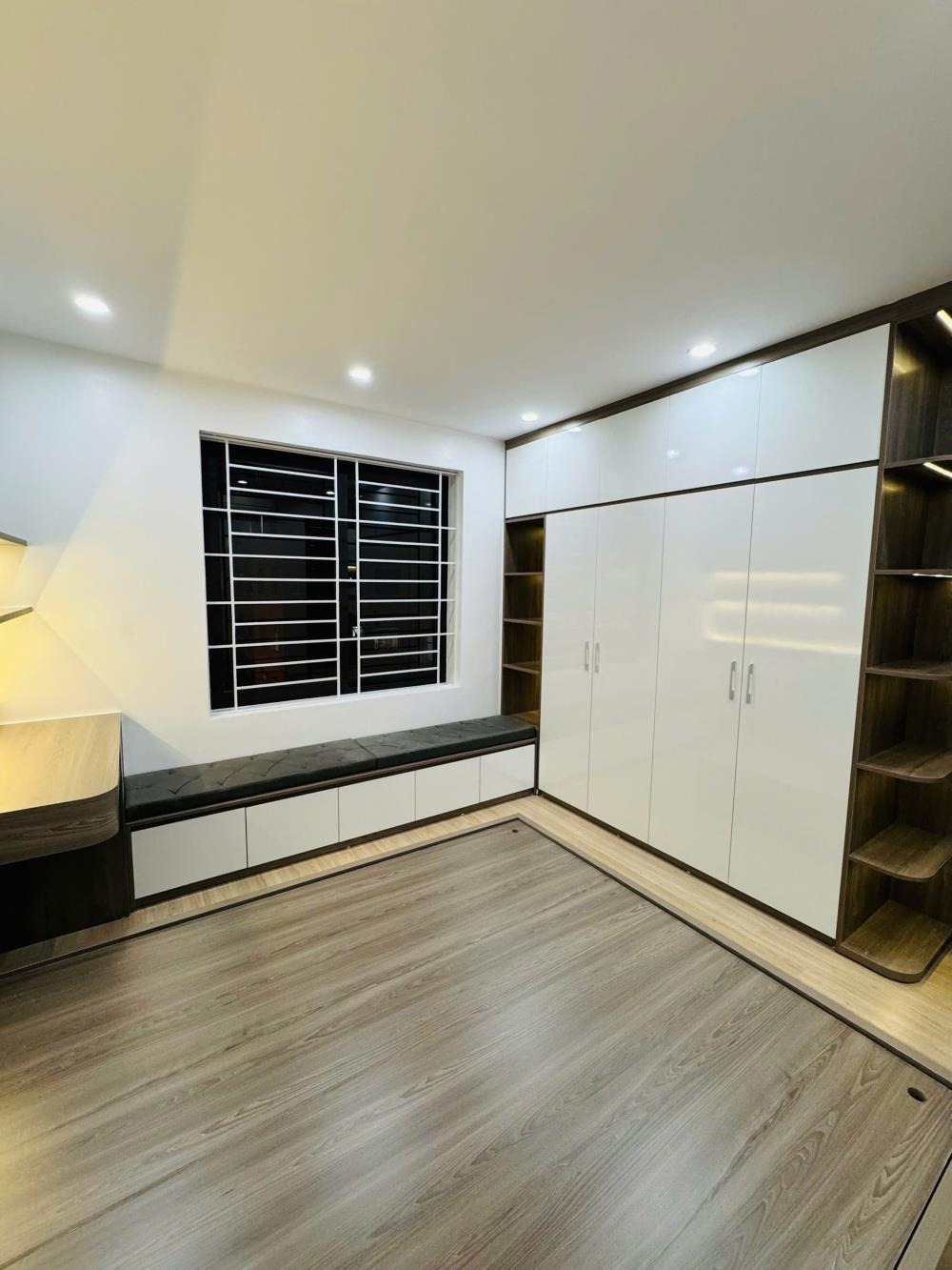 Bán Căn Hộ 3PN Linh Đàm - View Đẹp, Nội Thất Full, Hỗ Trợ Bank 80%