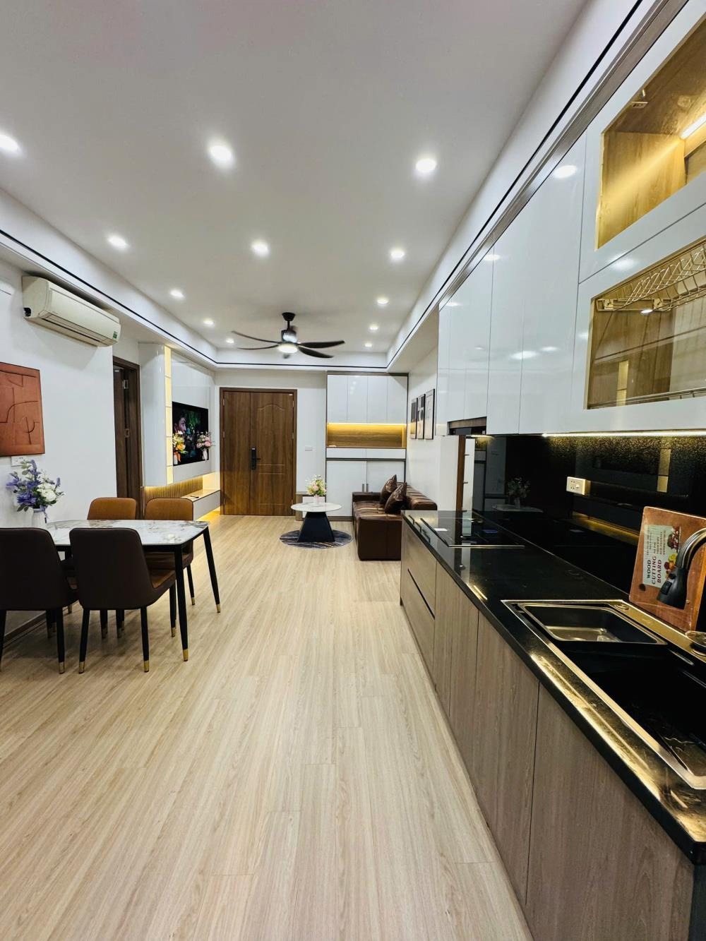 Bán Căn Hộ 3PN Linh Đàm - View Đẹp, Nội Thất Full, Hỗ Trợ Bank 80%