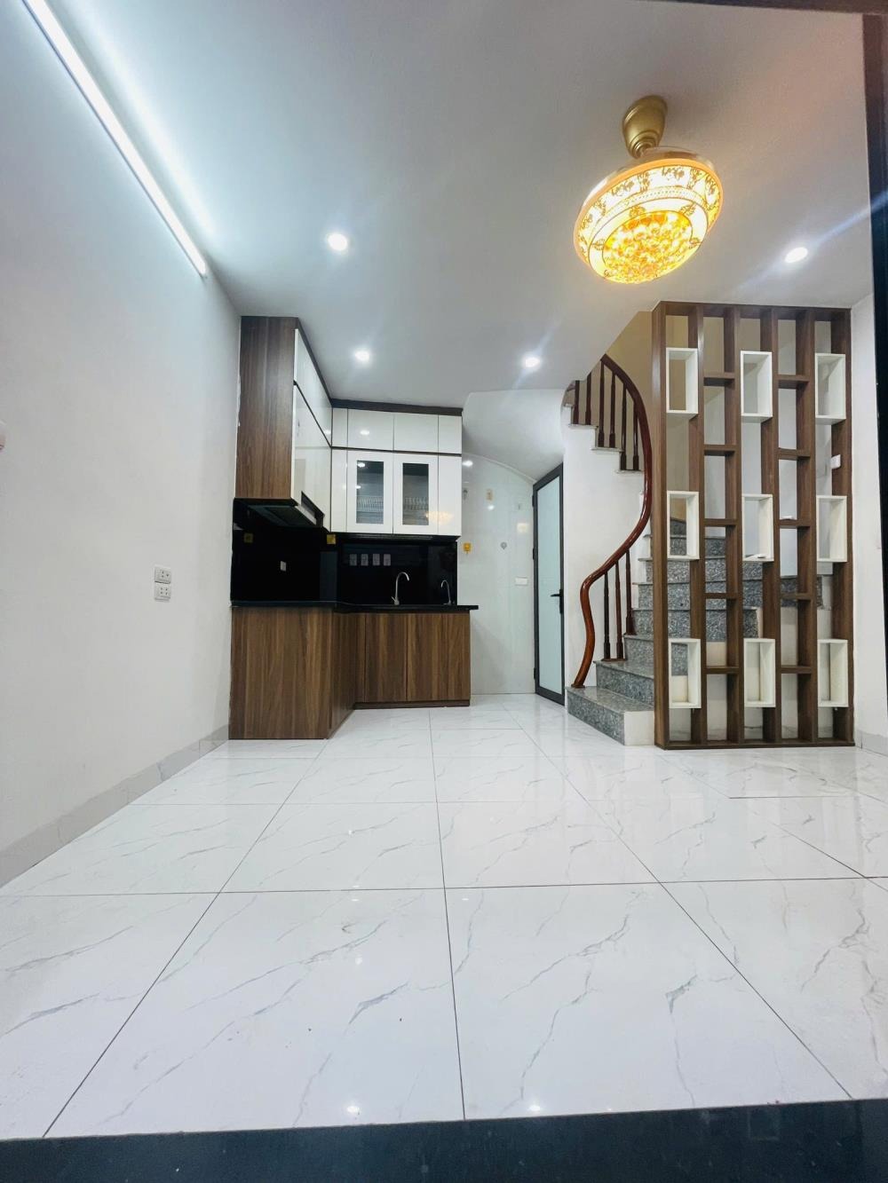 Bán Gấp Nhà Đông Thiên - Vĩnh Hưng: Nhà Mới, Vị Trí Đẹp, Giá 4.6 Tỷ