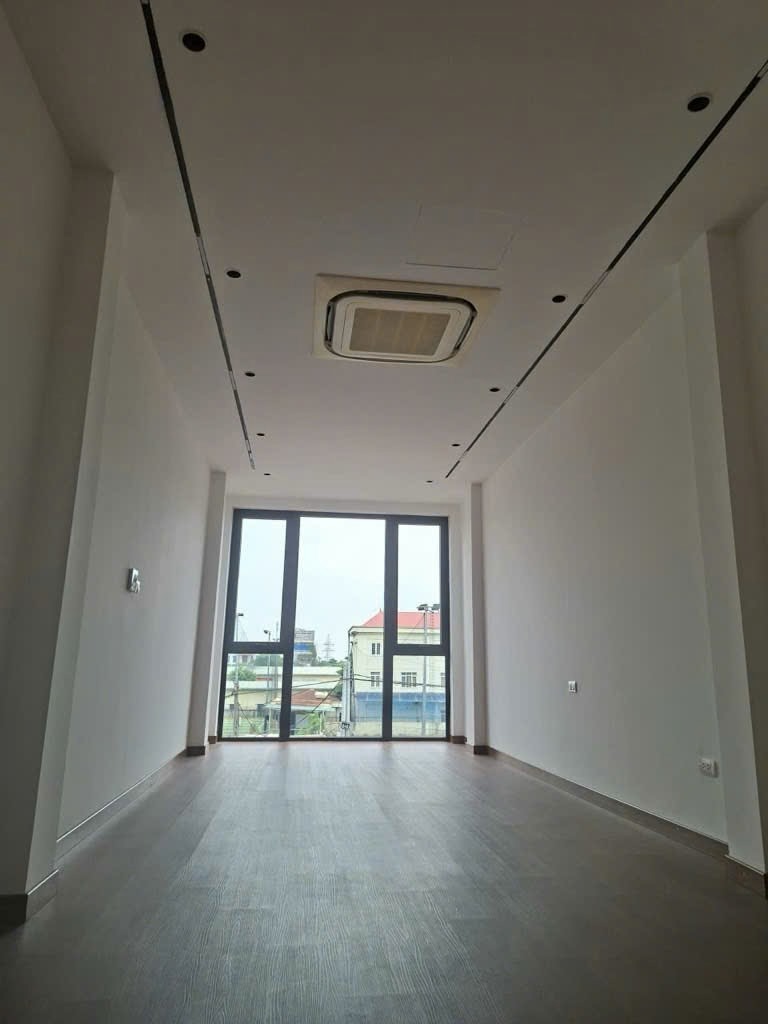 Nhà 5 Tầng Phố Thanh Am - 43m² - 12 Tỷ - Ô Tô Đỗ Cửa
