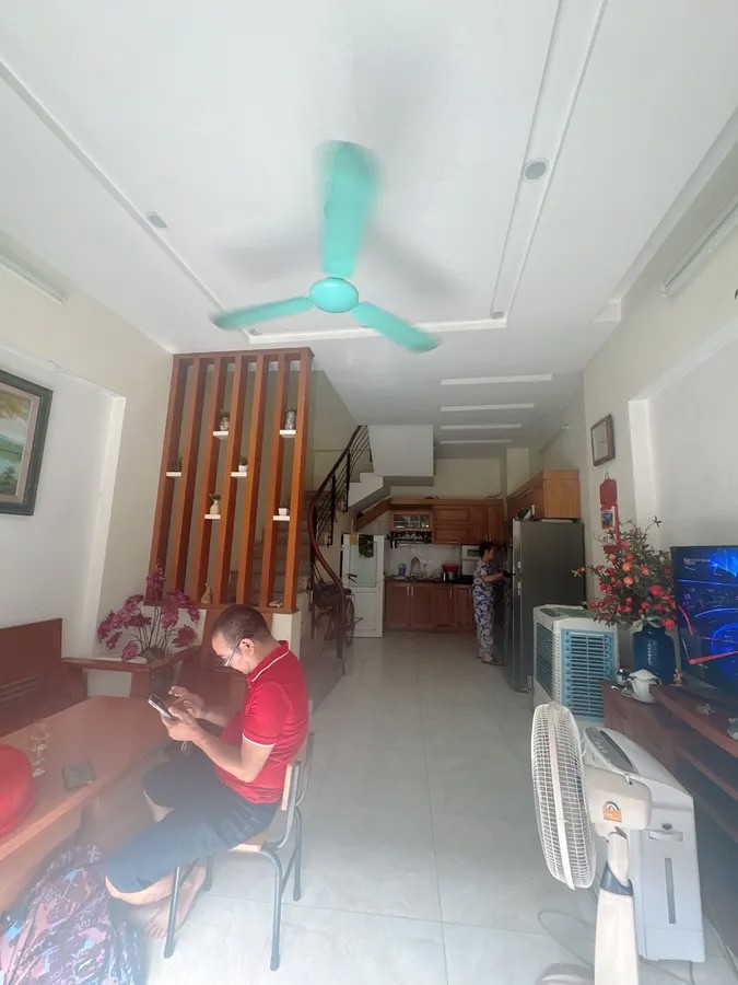 BÁN  NHÀ RIÊNG Ô TÔ ĐỖ CỬA Phố Thạch Cầu 40m2 X 4 tầng 7.3 tỷ Long Biên Hà Nội