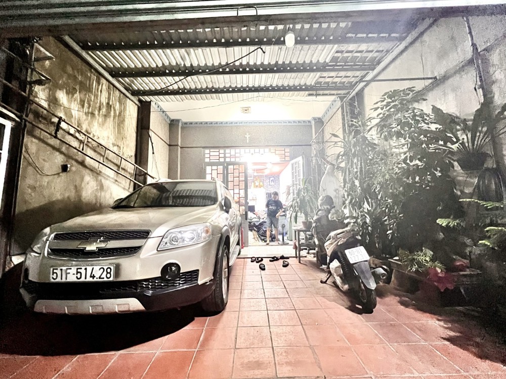 Nhà 1 Trệt 1 Lầu, Xe Hơi Ngủ Trong Nhà, Ngay Chợ Dĩ An, 125m², Nhỉnh 3 Tỷ