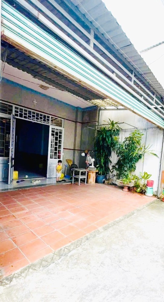 Nhà 1 Trệt 1 Lầu, Xe Hơi Ngủ Trong Nhà, Ngay Chợ Dĩ An, 125m², Nhỉnh 3 Tỷ