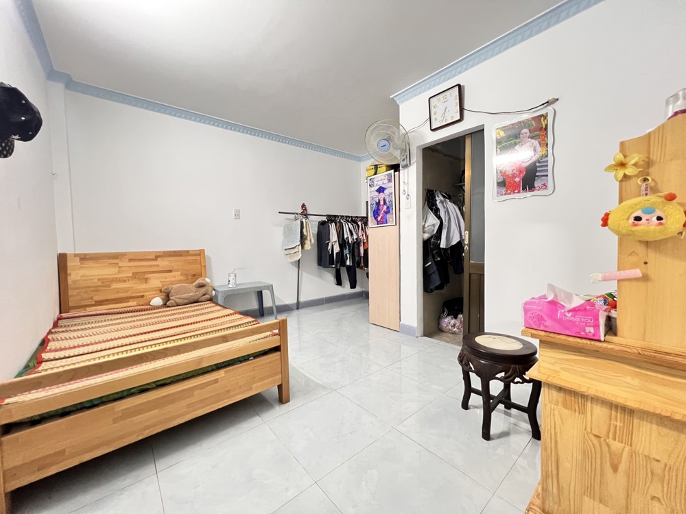 Nhà 1 Trệt 1 Lầu, Xe Hơi Ngủ Trong Nhà, Ngay Chợ Dĩ An, 125m², Nhỉnh 3 Tỷ