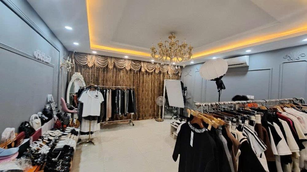 Cho Thuê Nhà Nguyên Căn Nguyễn Văn Cừ - 7m Mặt Tiền, 6 Tầng, Thang Máy
