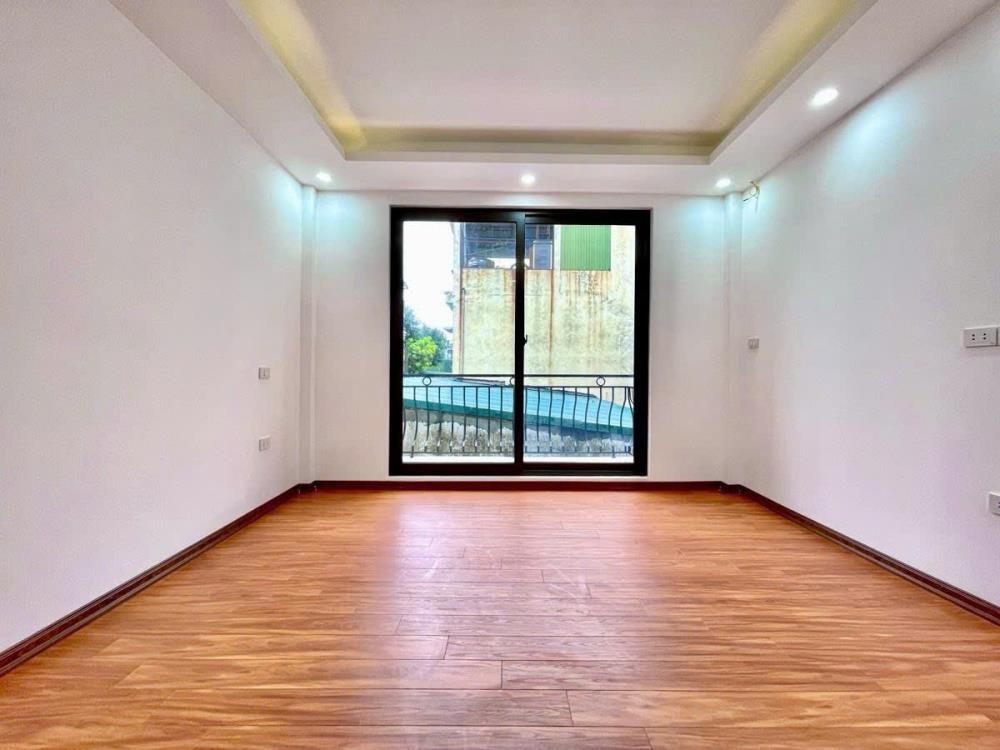 Bán nhà Kim Đồng, Giáp Bát: 40m2, 5 tầng, Ô tô đỗ cổng, Giá 8.9 tỷ