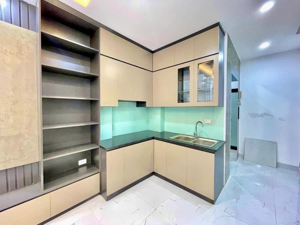 Bán nhà Kim Đồng, Giáp Bát: 40m2, 5 tầng, Ô tô đỗ cổng, Giá 8.9 tỷ