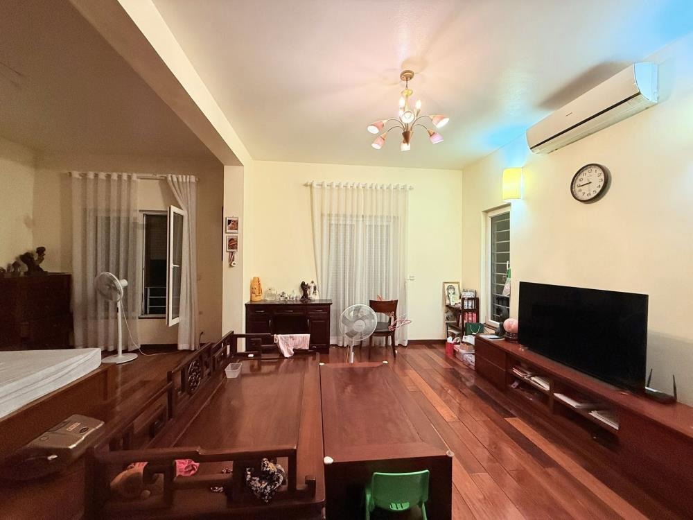 Bán Biệt Thự Mỹ Đình 2 Hiện Đại - 200m2, 4 Tầng, Mặt Tiền 10m