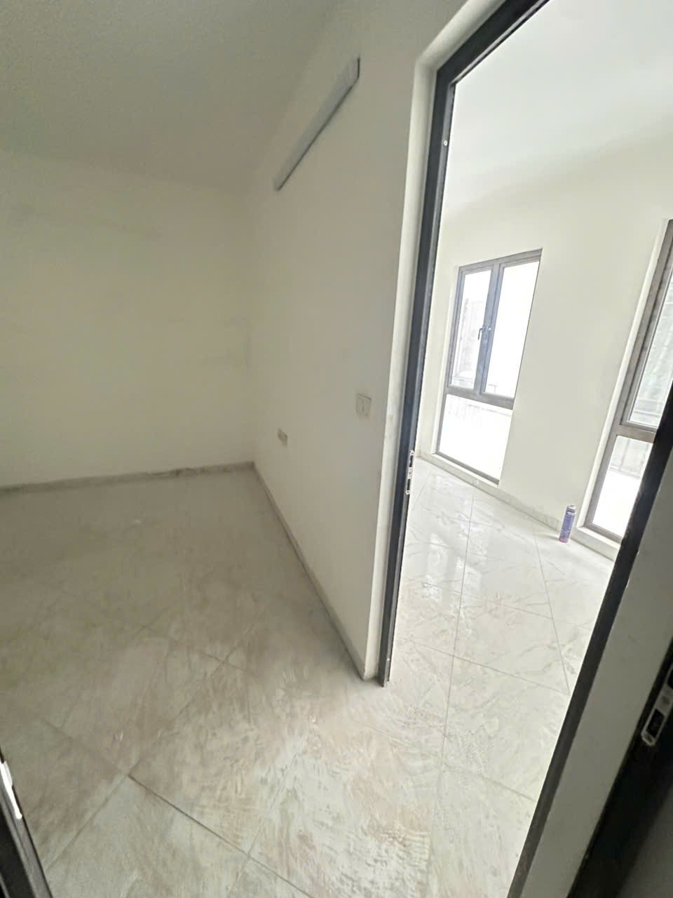 Bán nhà Hoàng Mai ô tô đỗ cổng, 4 ngủ, full nội thất, giá tốt