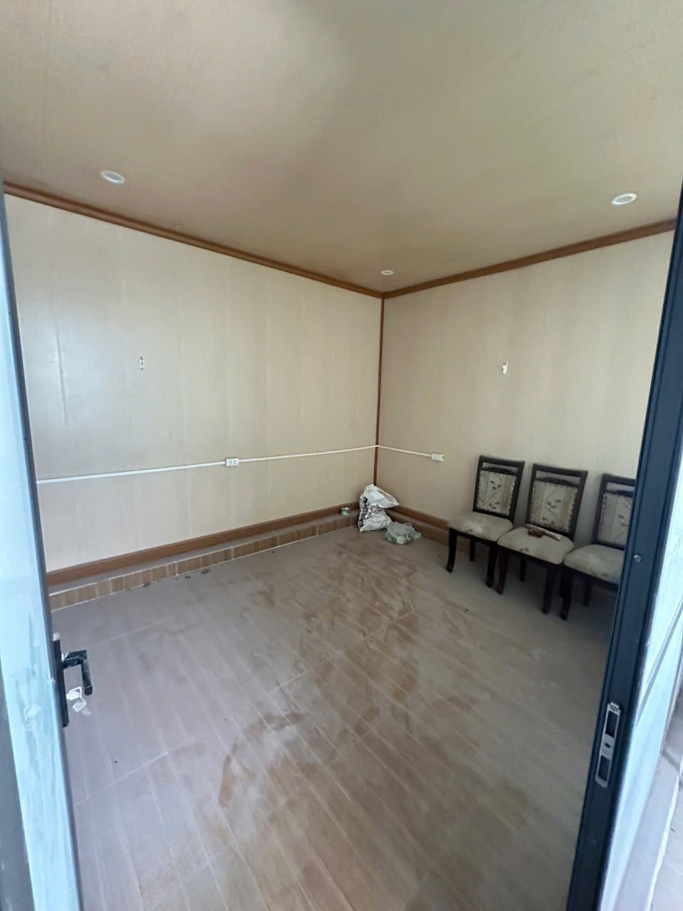 Bán nhà Hoàng Mai ô tô đỗ cổng, 4 ngủ, full nội thất, giá tốt
