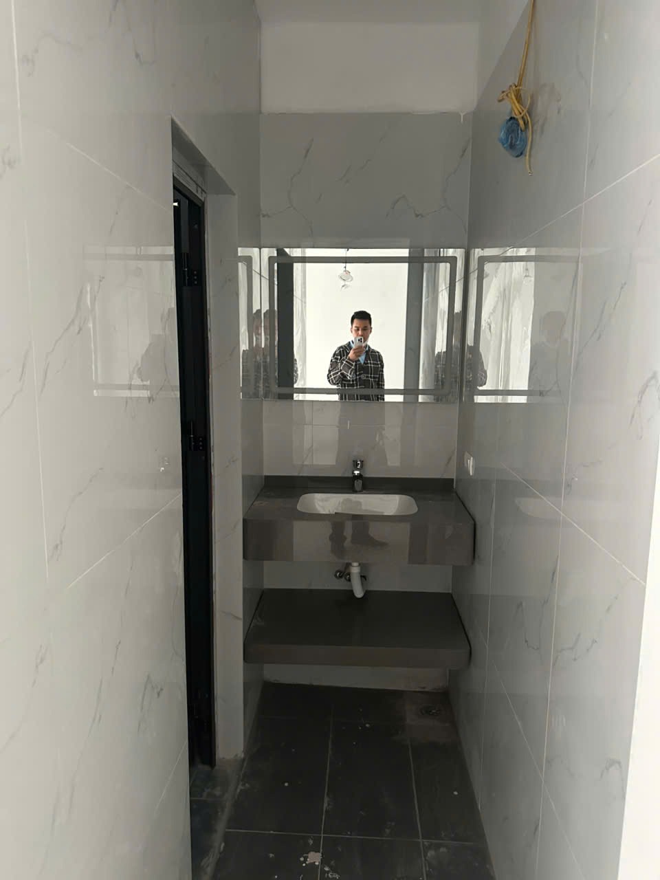Bán nhà Hoàng Mai ô tô đỗ cổng, 4 ngủ, full nội thất, giá tốt