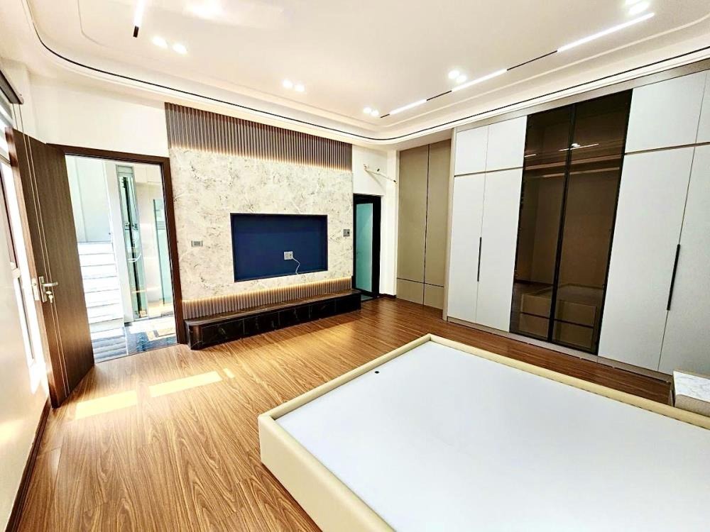 Nhà phố La Thành - 50m² - 5 tầng - Ô tô đỗ cửa - Giá 19 tỷ