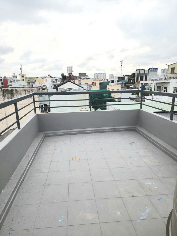 Nhà 3 lầu đúc có sân thượng hẻm Tùng Thiện Vương P13Q8 Full nội thất