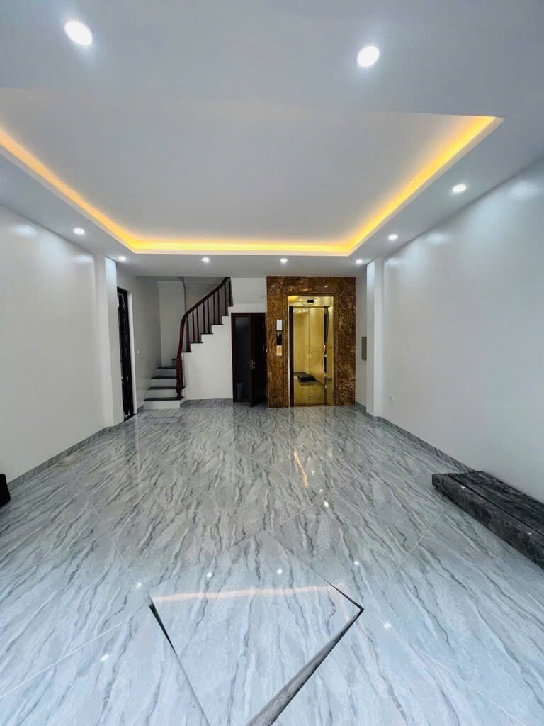 Bán nhà 7 tầng, mặt tiền 5m, lô góc, ô tô vào tận nơi - Đội Nhân