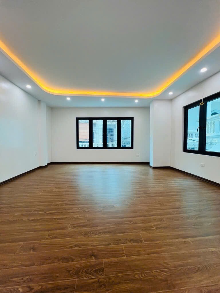 Bán nhà 7 tầng, mặt tiền 5m, lô góc, ô tô vào tận nơi - Đội Nhân