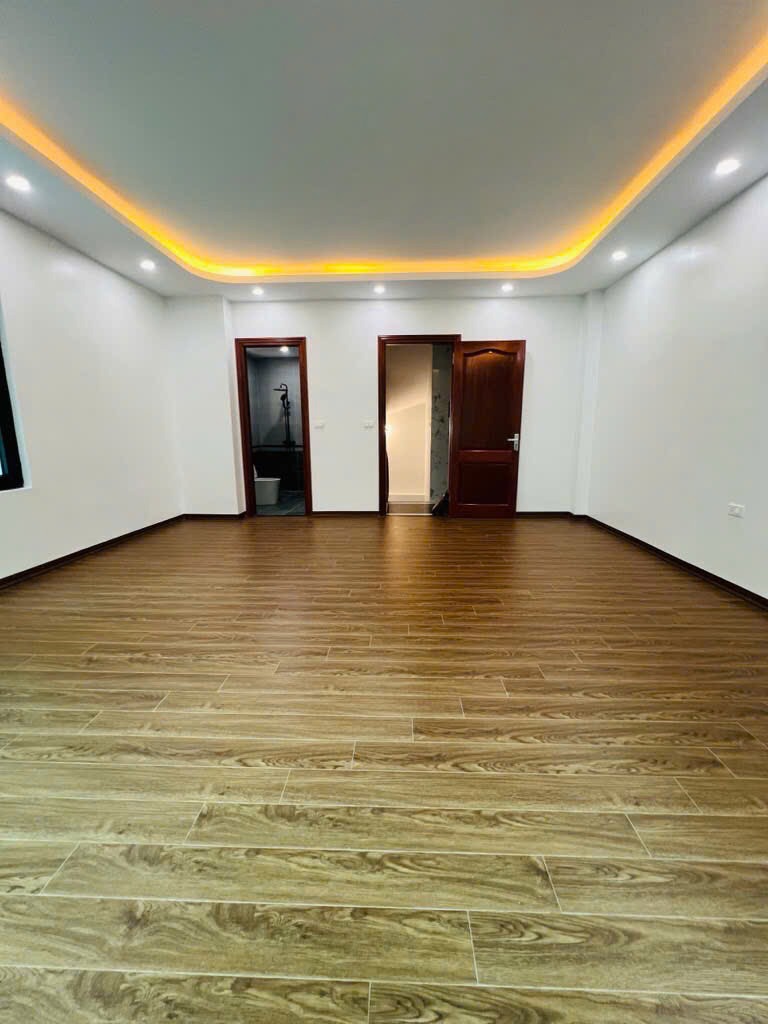 Bán nhà 7 tầng, mặt tiền 5m, lô góc, ô tô vào tận nơi - Đội Nhân