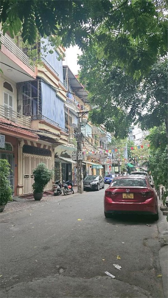Nhà lô góc mặt phố Hoàng Quốc Việt, mặt tiền 6.8m, kinh doanh mọi loại hình