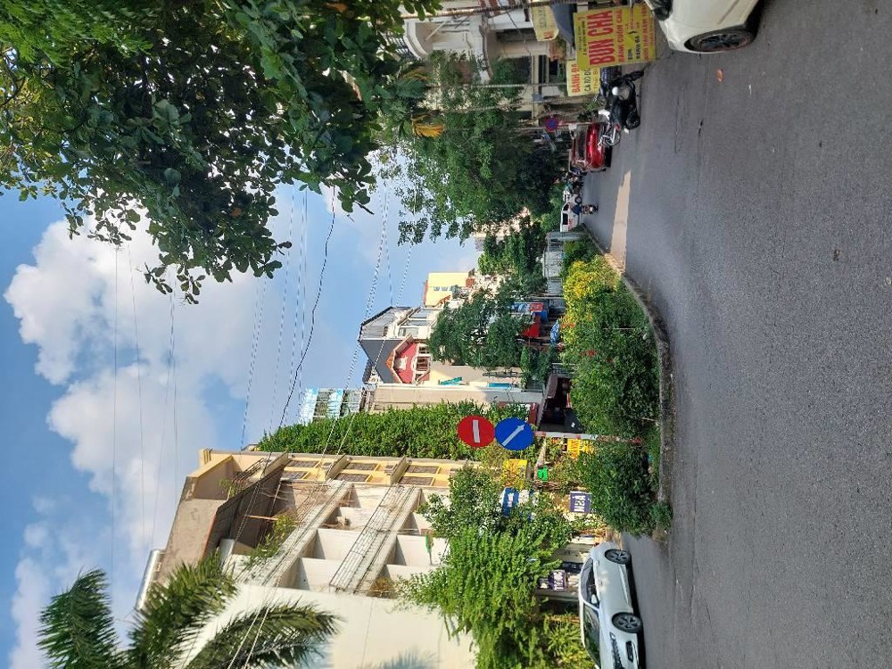 Siêu phẩm mặt phố Hoàng Quốc Việt, 57m2, mặt tiền 7.2m, vỉa hè rộng