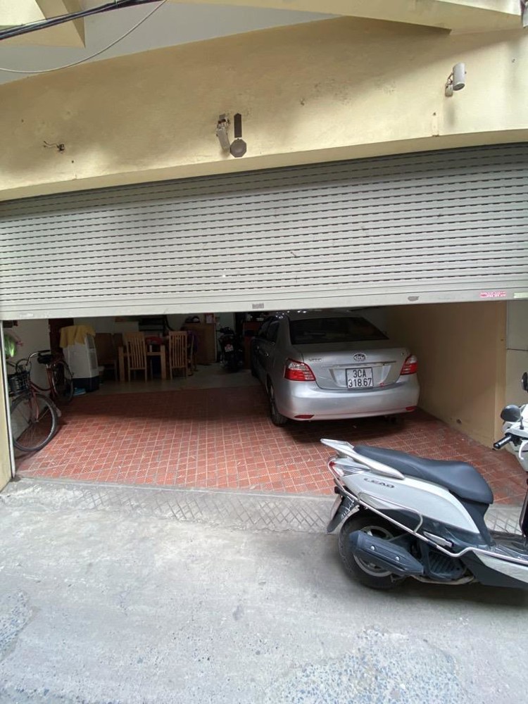 Mặt phố Hoàng Quốc Việt, lô góc, ô tô tải tránh, giá cực tốt