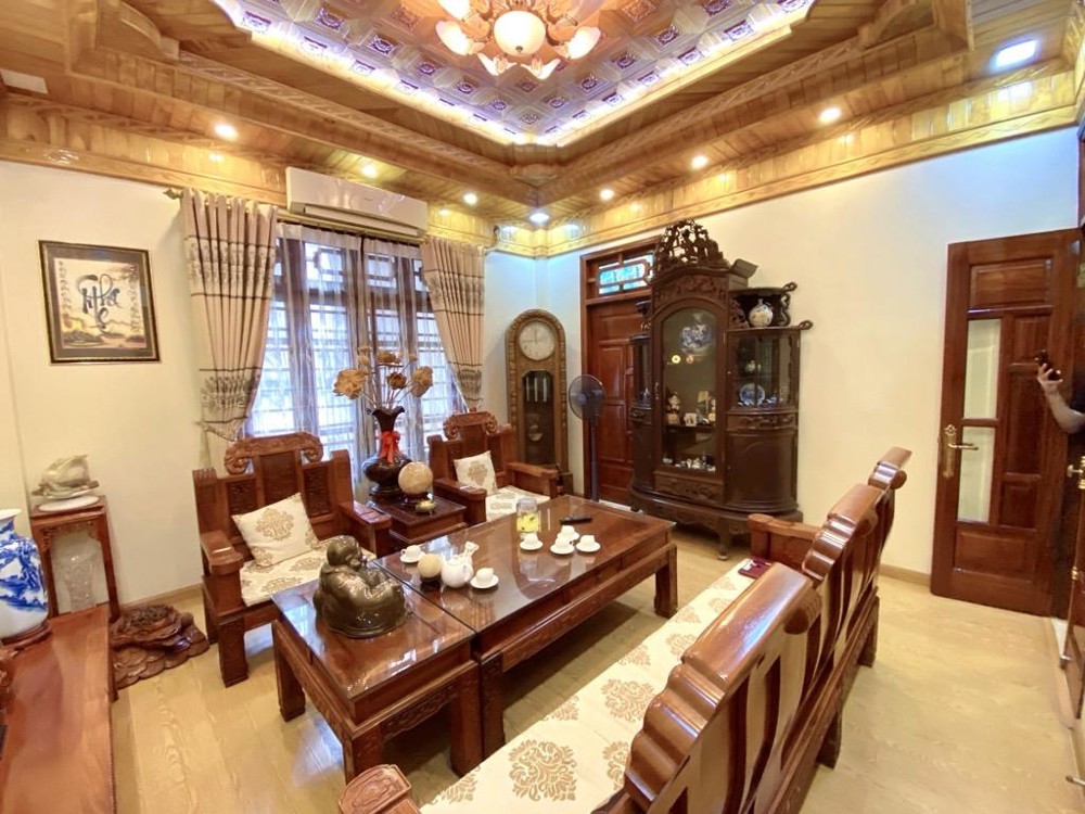 Mặt phố Hoàng Quốc Việt, lô góc, ô tô tải tránh, giá cực tốt