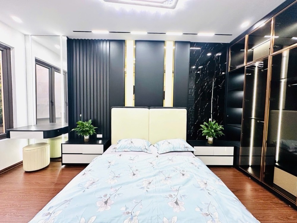 VÕ CHÍ CÔNG 32M GIÁ 8,25 TỶ,DÂN XÂY ,PHÂN LÔ,BA GÁC ĐỖ CỬA,FULL NỘI THẤT