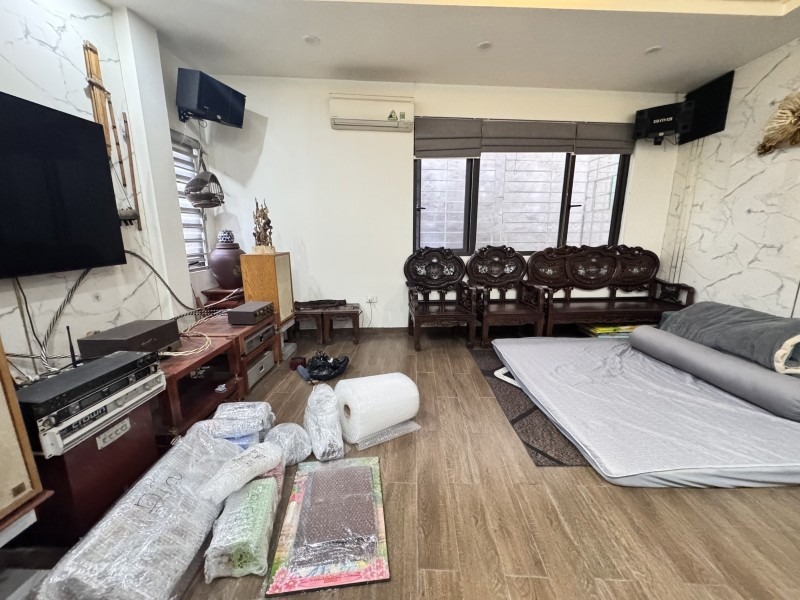 Bán nhà Nguyễn Văn Cừ, Ngọc Lâm - 5 Tầng, Oto Đỗ Cổng - 8 Tỷ Nhỉnh