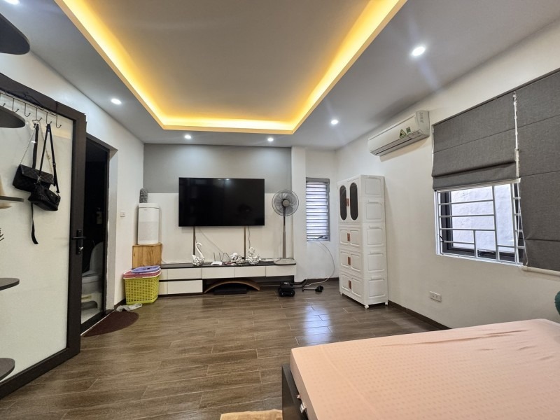 Bán nhà Nguyễn Văn Cừ, Ngọc Lâm - 5 Tầng, Oto Đỗ Cổng - 8 Tỷ Nhỉnh
