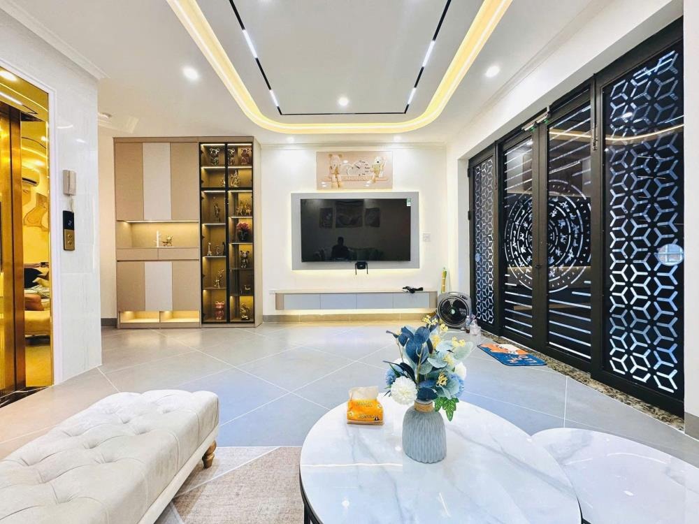 Bán nhà Hoàng Quốc Việt 63m² x 6 tầng, thang máy, phân lô, ô tô tránh, KD 25 tỷ