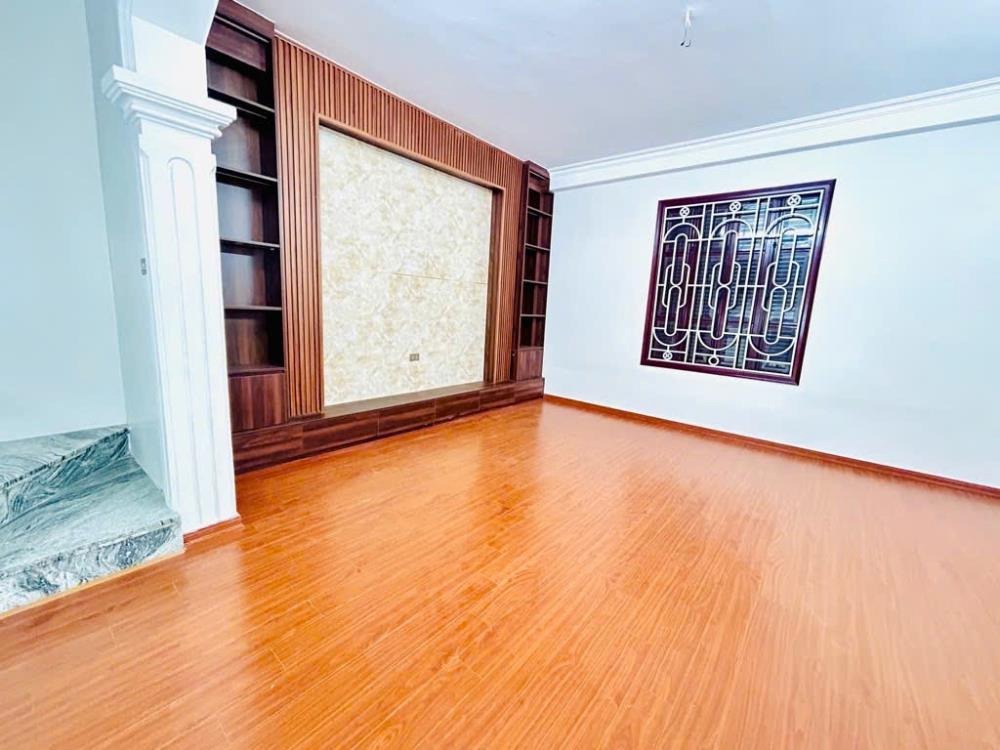 Bán Gấp Nhà Phạm Văn Đồng 68m², 5 Tầng, Mặt Tiền 6.6m, Giá 11.5 Tỷ
