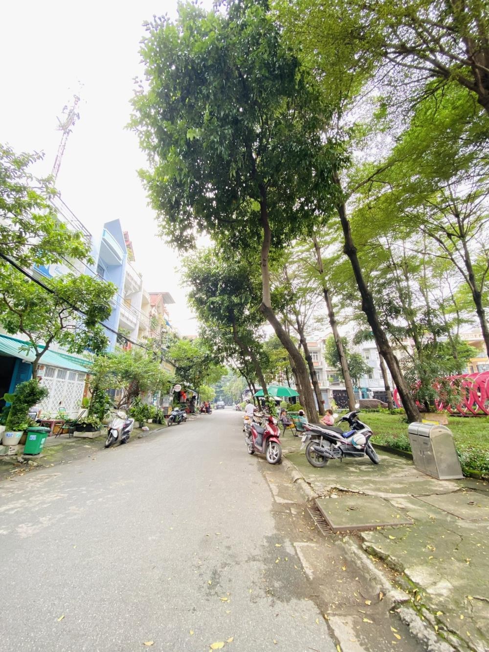 Bán nhà 4 tầng mặt tiền đường Số, Phước Bình, Quận 9 - Vừa ở vừa kinh doanh