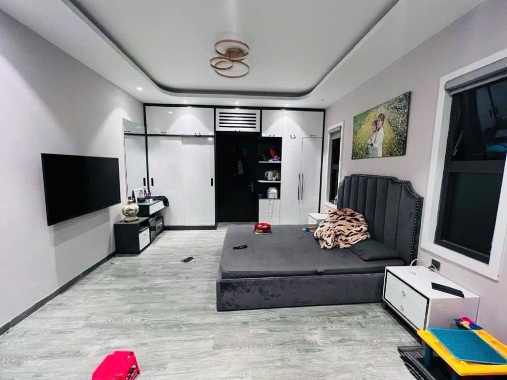 Nhà Đẹp Trung Tâm Ba Đình - 5 Tầng, Ô Chờ Thang Máy, Giá 12.2 Tỷ
