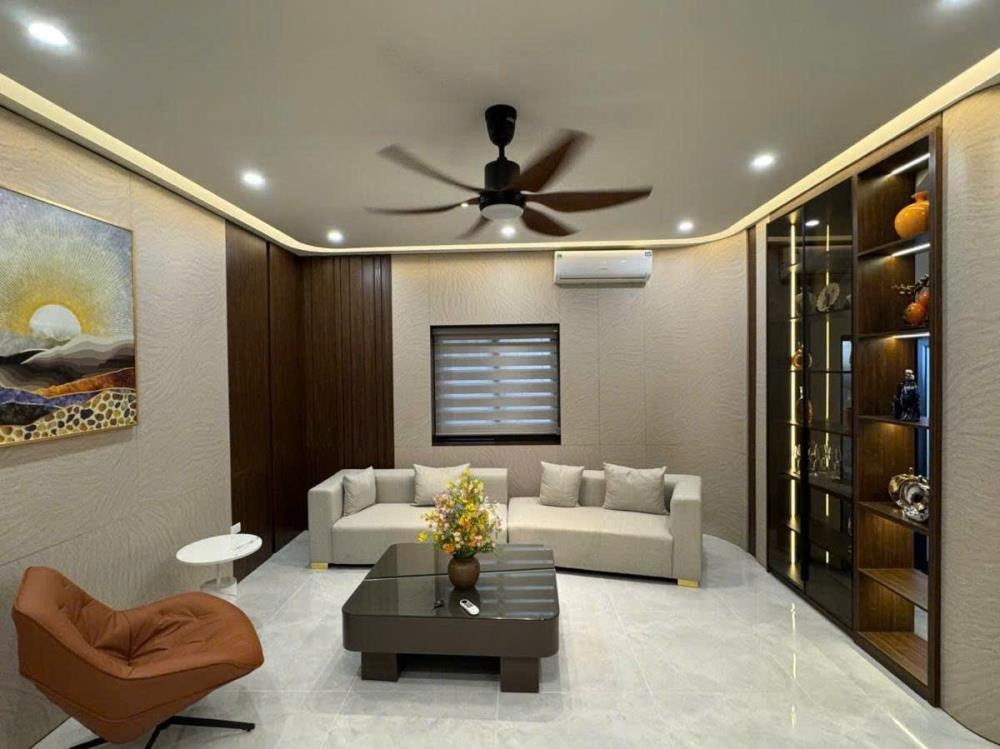 Bán nhà mặt phố Đông Các, Đống Đa - 31 tỷ - Vị trí kinh doanh sầm uất