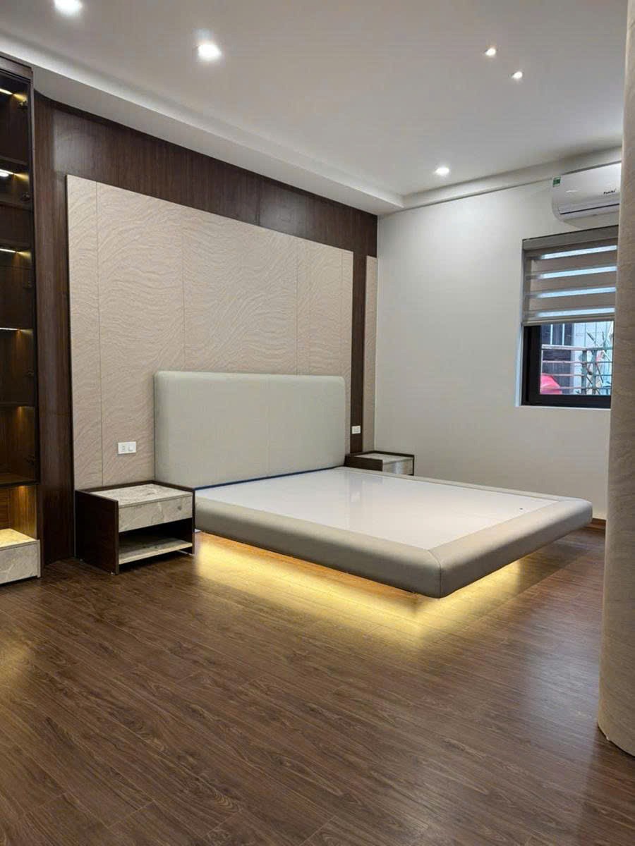 Bán nhà mặt phố Đông Các, Đống Đa - 31 tỷ - Vị trí kinh doanh sầm uất