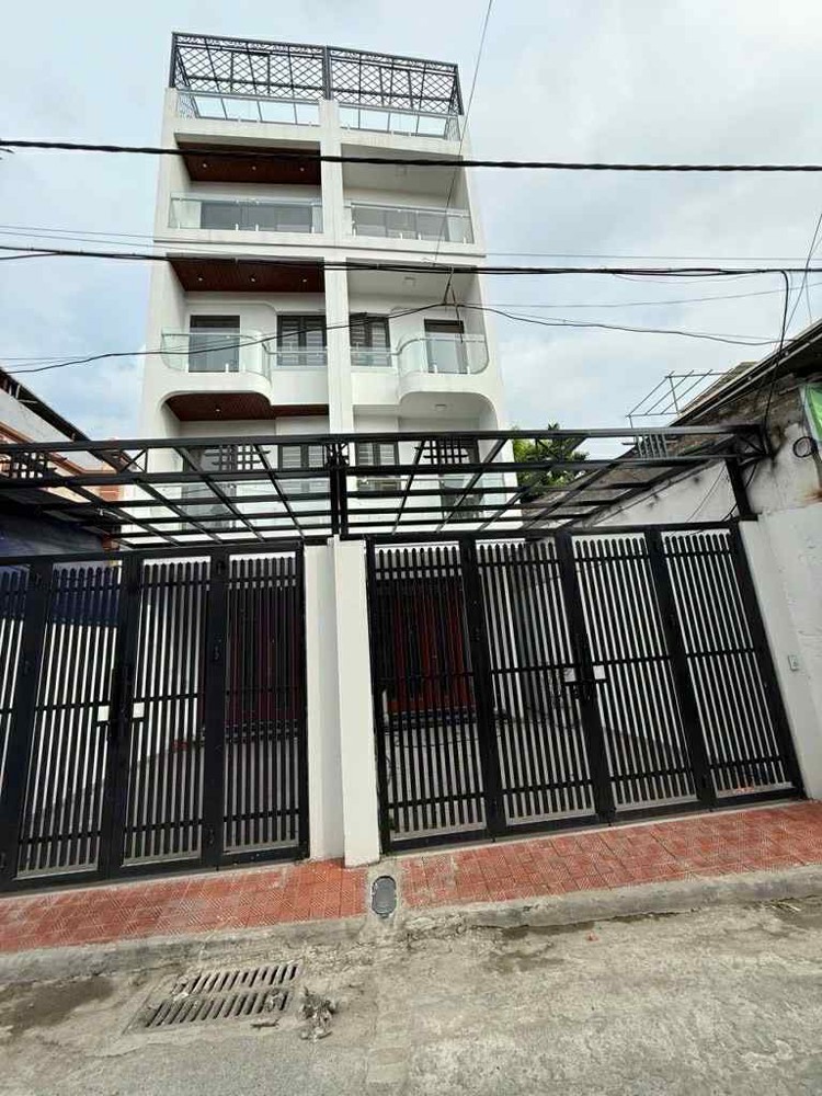 bán nhà Hoa Lâm-Việt Hưng, 83m x 5 tầng, thang máy, gara, nở hậu, 6 ngủ khép kín, dòng tiền