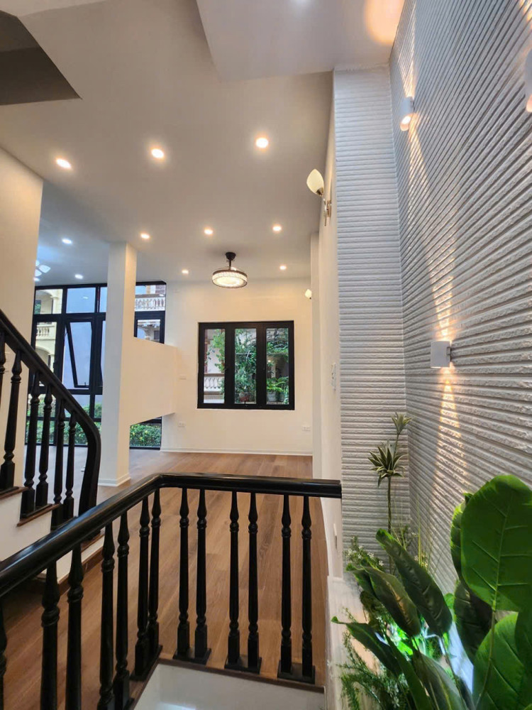 HIẾM QUÁ QUÁ HIẾM - PHÂN LÔ - OTO VÀO NHÀ - MẶT PHỐ QUẬN HAI BÀ - Yên Lạc 24/32 m, 4 T, mt 5.8m,