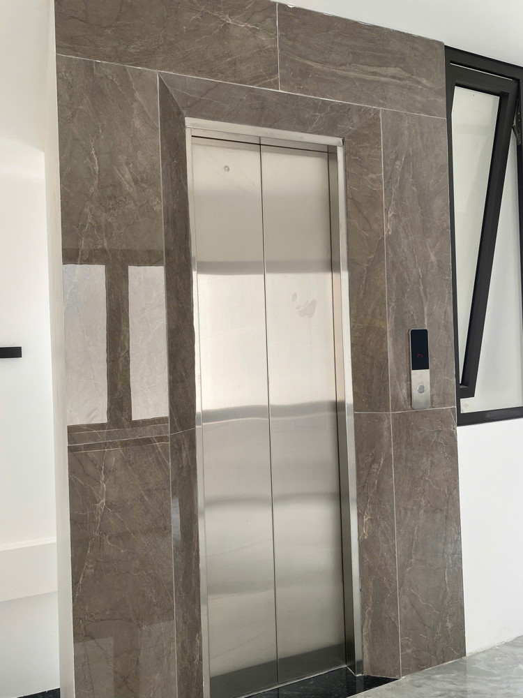 BÁN NHÀ PHỐ TRẠM, LONG BIÊN- OTO-THANG MÁY-2 THOÁNG-63M- NHỈNH 9 TỶ